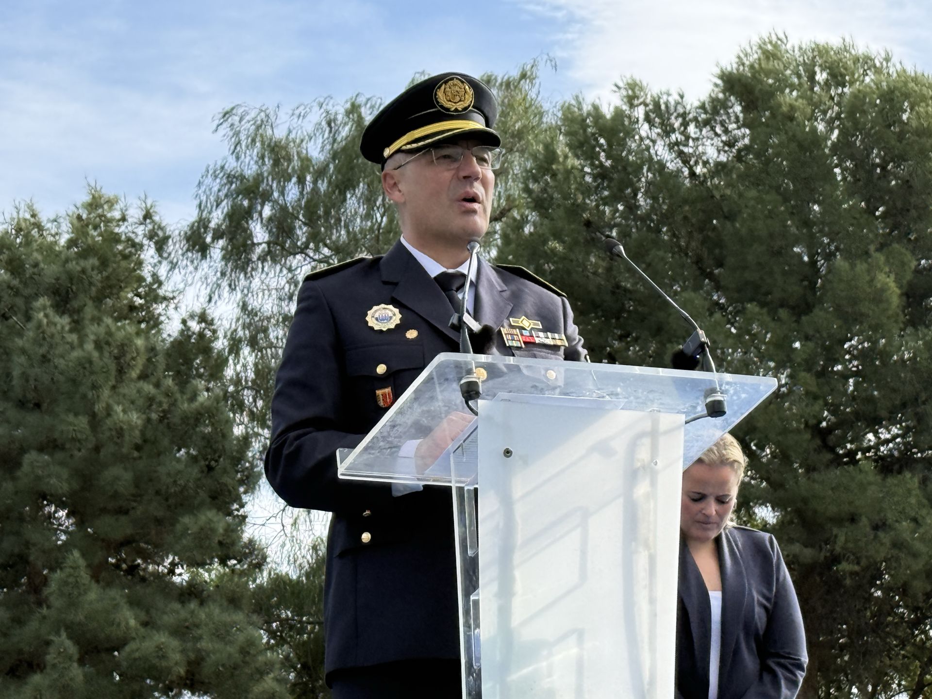 FOTOS | Reconocimiento policial a una ciudadanía de oro en Paiporta por su lucha contra la dana