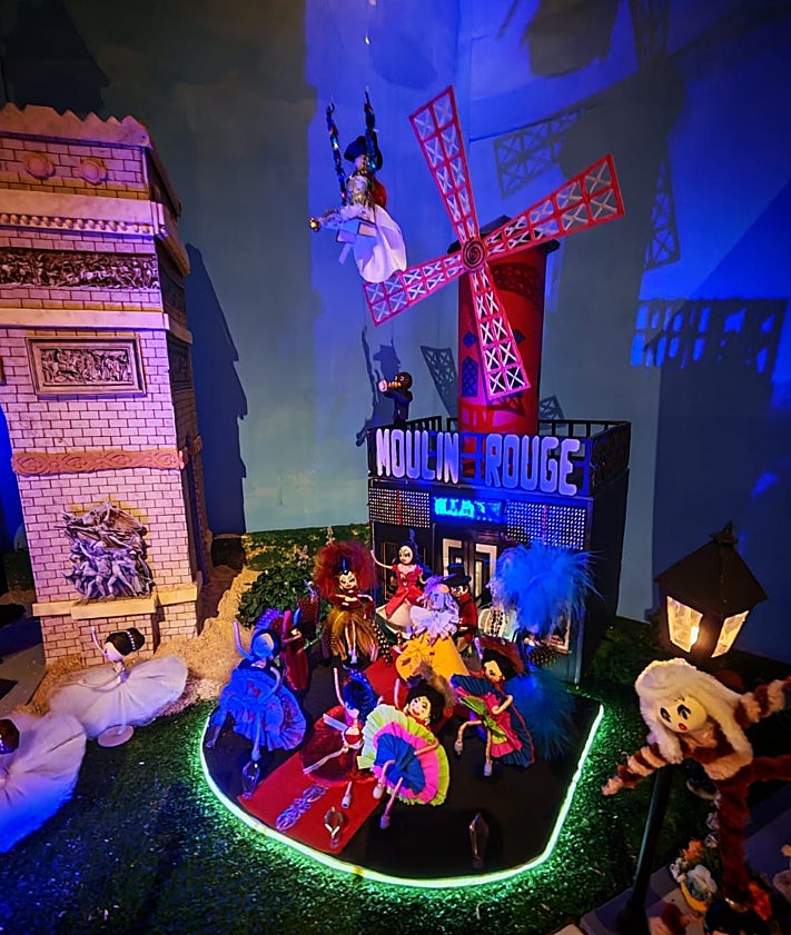 Imagen secundaria 2 - escenarios parisinos del belén de Doctor Gil y Mortes.