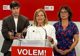 Pilar Bernabé junto a Borja Sanjuan y Rosa Domínguez en la sede del PSPV