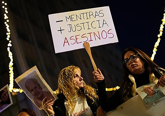 Un instante de la última manifestación de víctimas de la dana en el centro de Valencia.