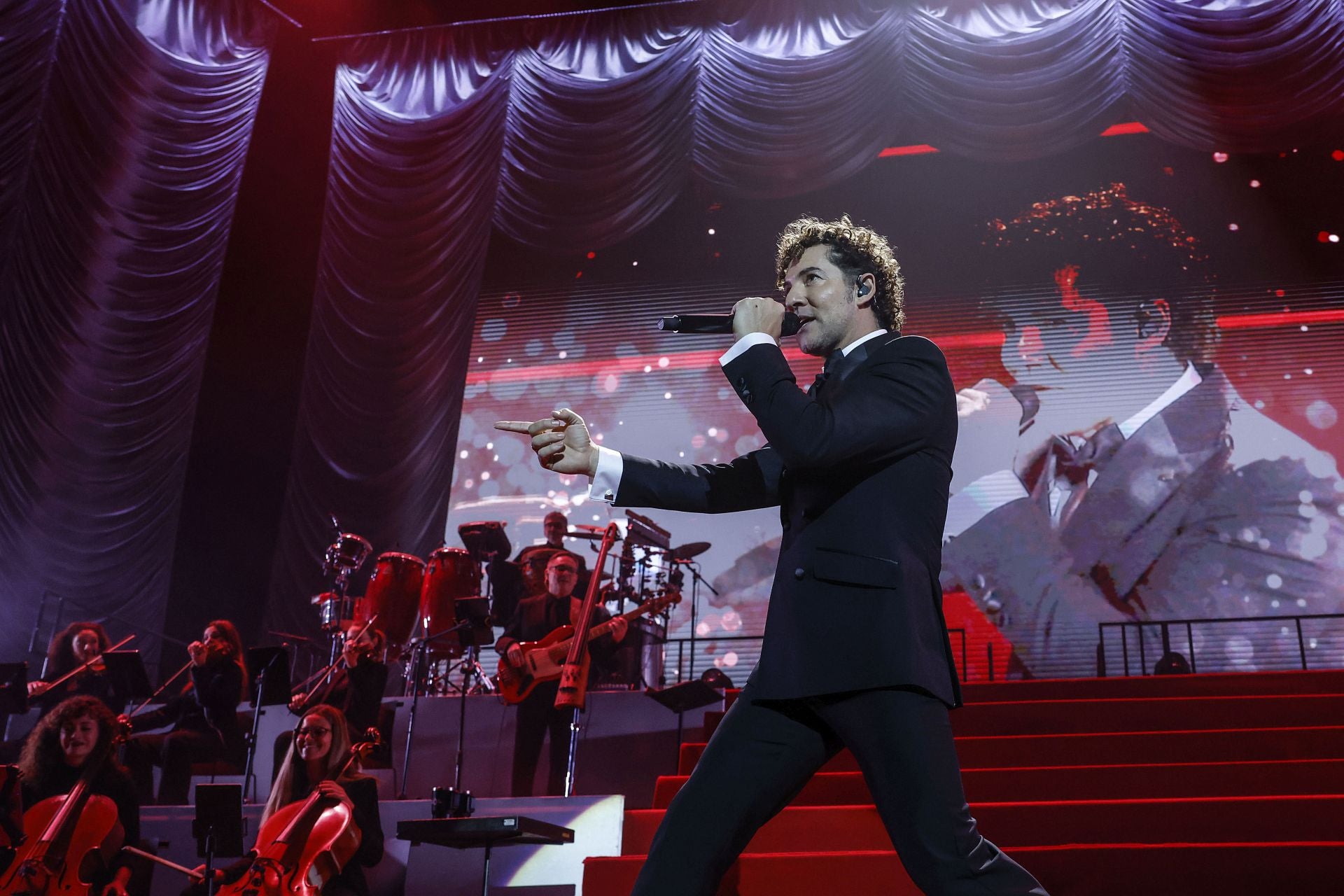 FOTOS | Bisbal llena de Navidad el Roig Arena