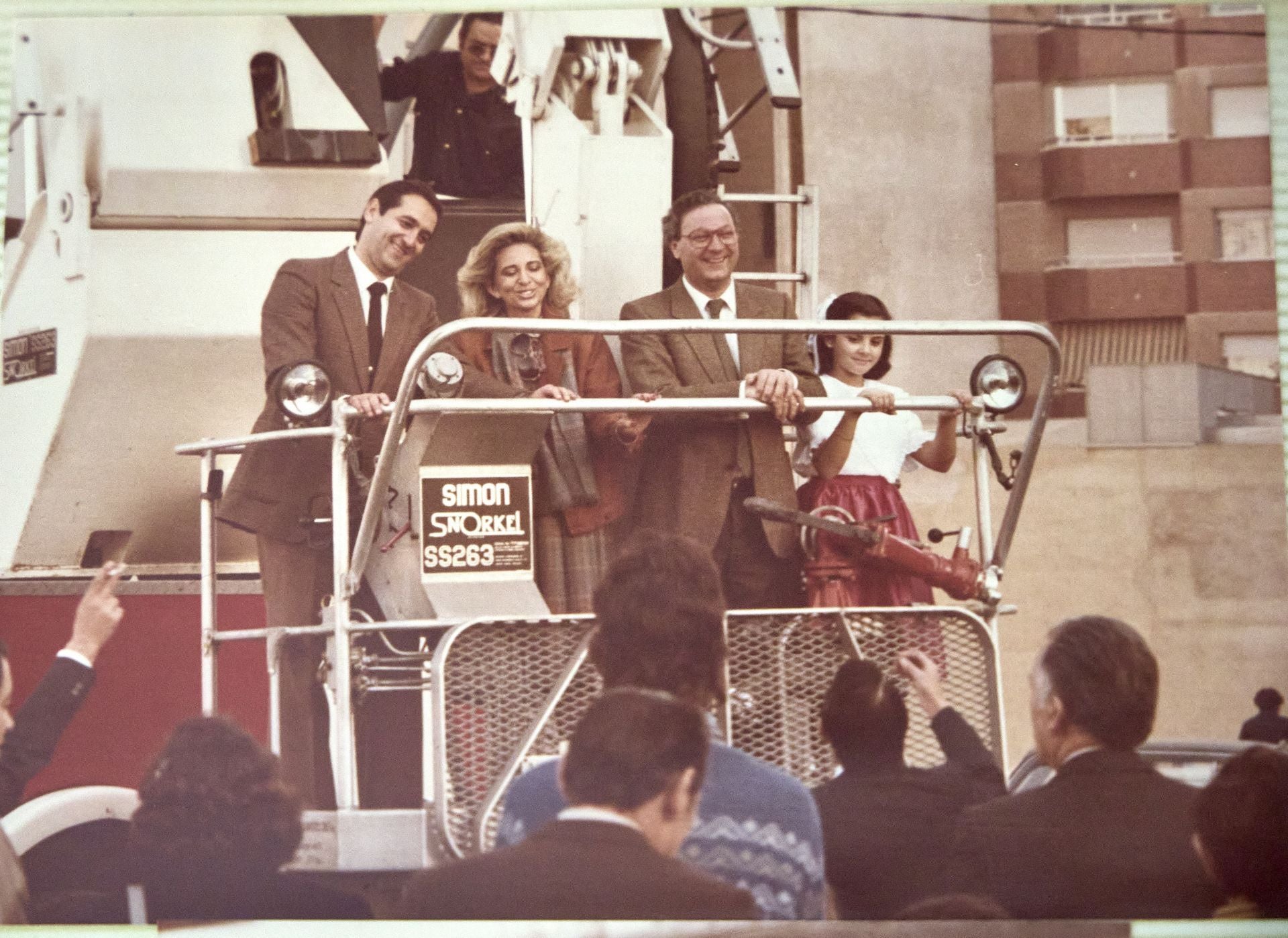 Con el alcalde entonces, Ricard Pérez Casado, en una fiesta organizada para los niños desde Unicef.