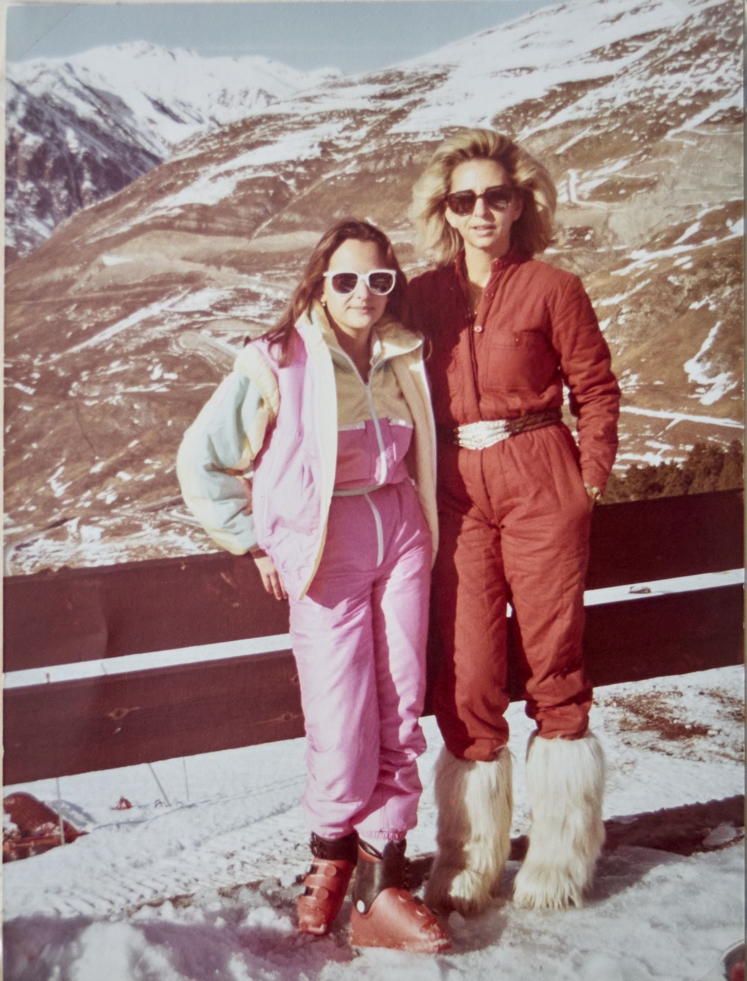 Mayrén Beneyto, con su hija, en Baqueira Beret.