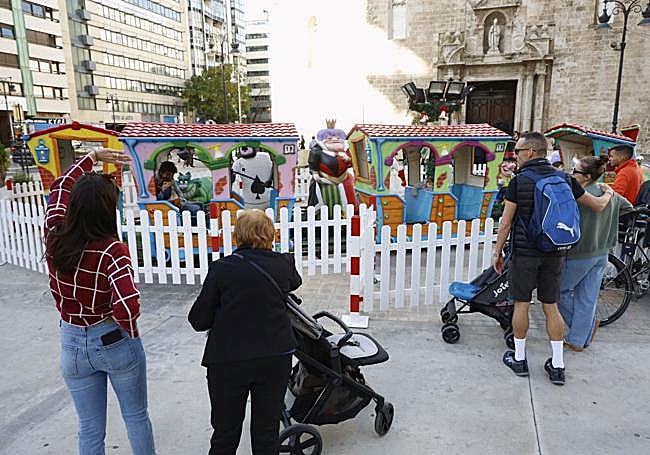 El tren de 'Alicia en el país de las maravillas' en la plaza de San Agustín