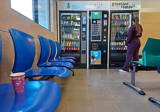 Máquina expendedora en el Hospital General Universitario de Valencia.