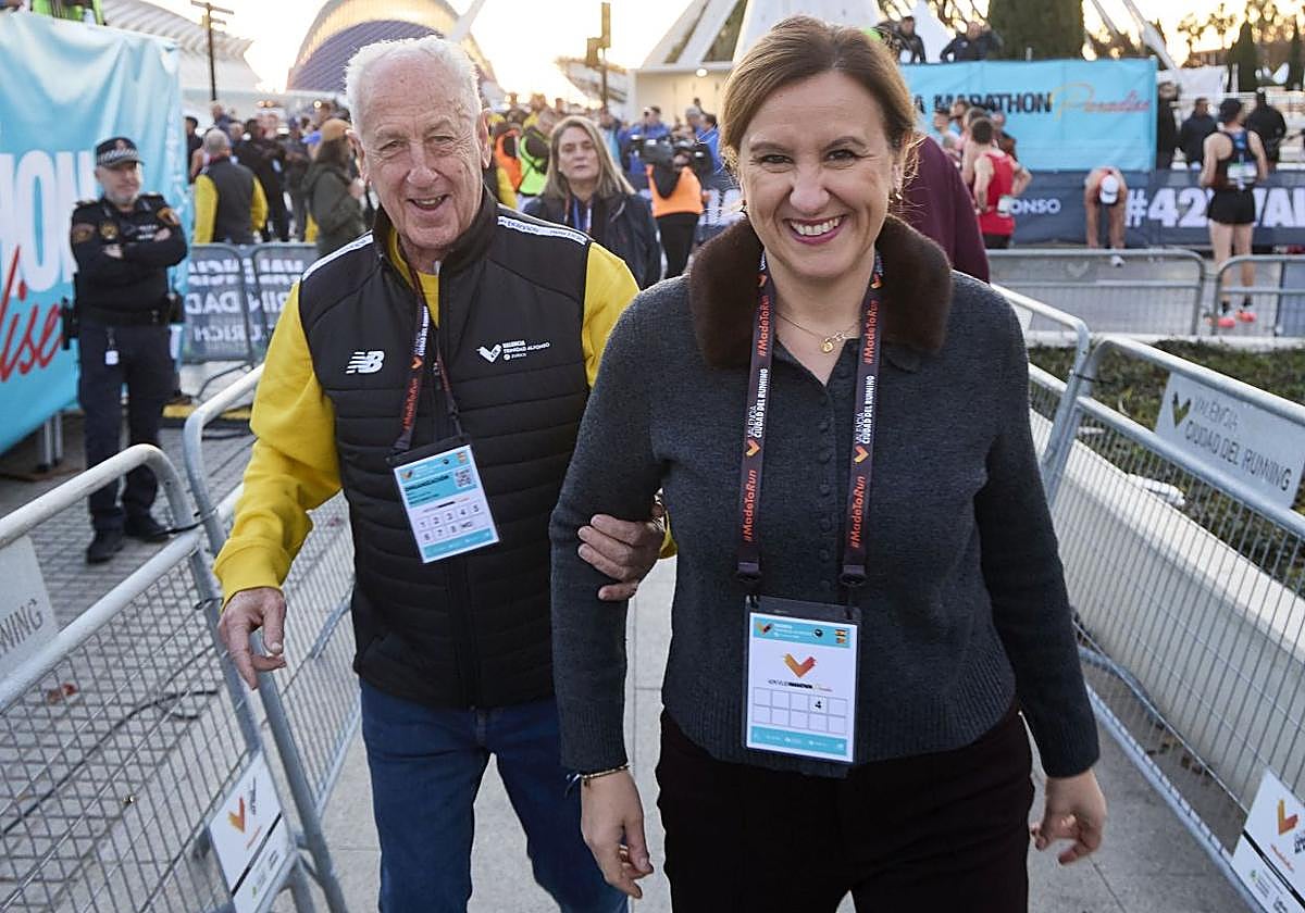 María José Catalá, junto a Paco Borao.