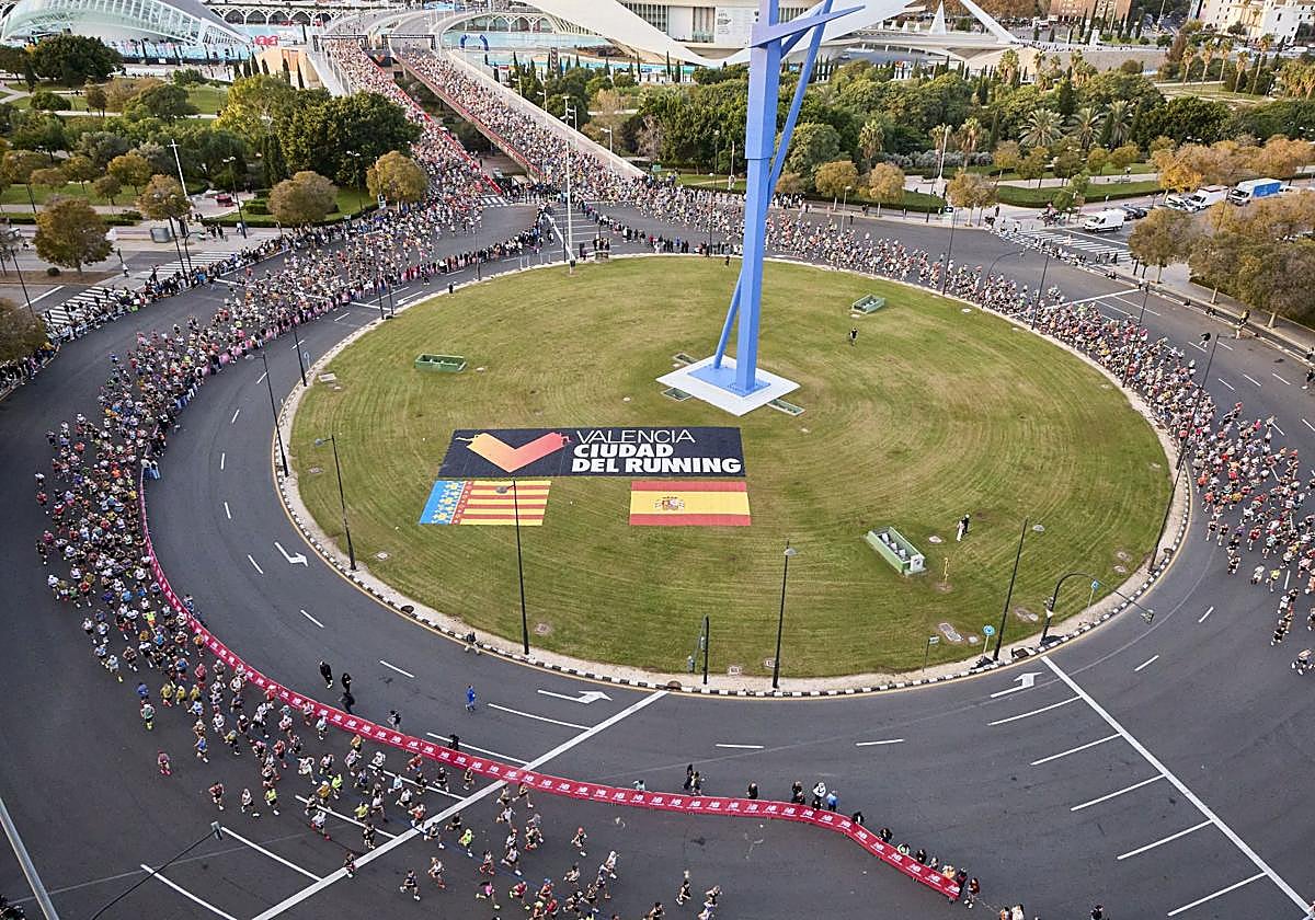 Salida del Maratón de Valencia 2025.