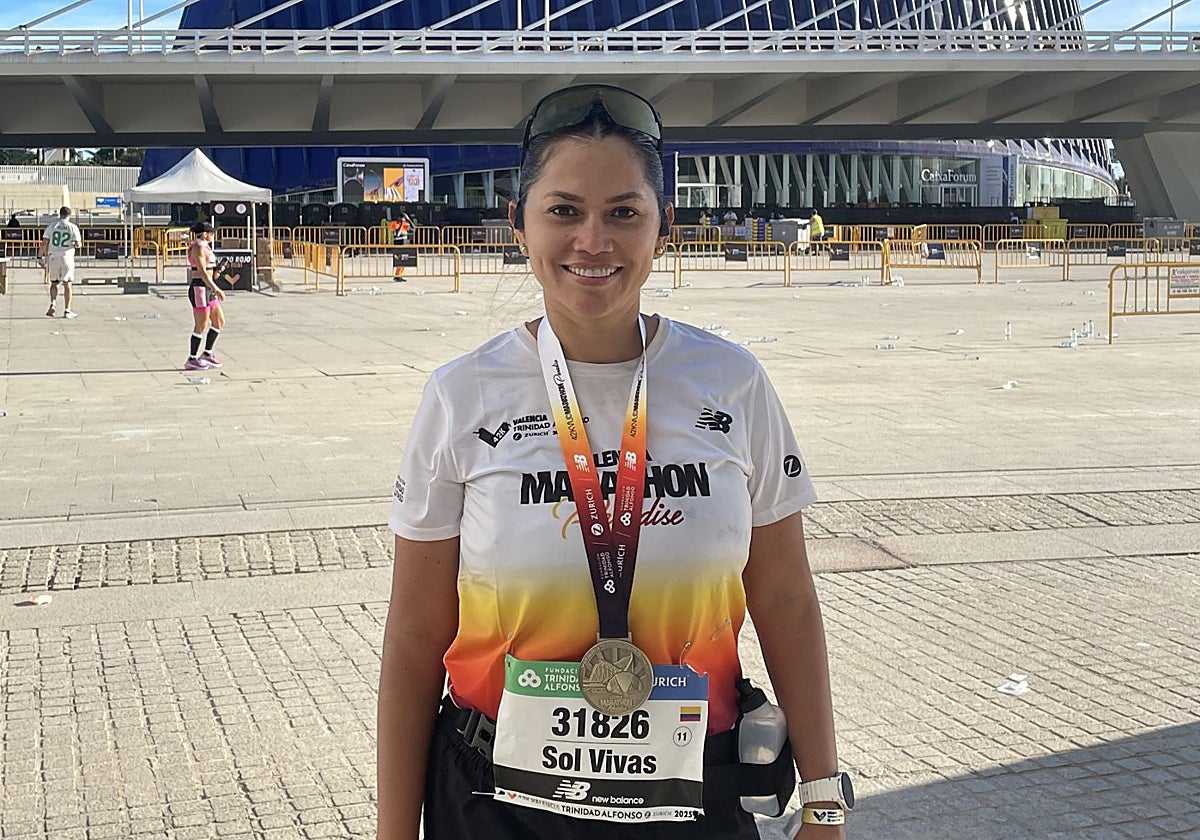 Sol Vivas con su medalla