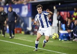 Manu Sánchez en el césped de El Sadar.