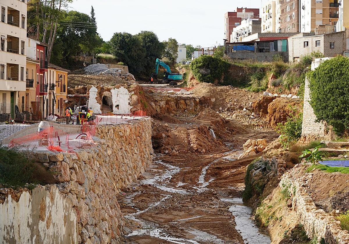 Obras de reconstrucción en el barranco de Chiva.