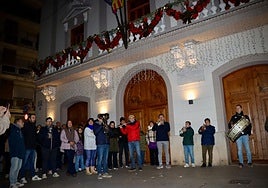 Grupo de música en el animado acto de esta mañana en Torrent.