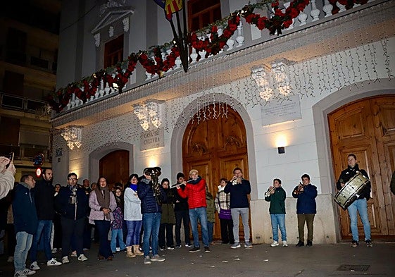 Grupo de música en el animado acto de esta mañana en Torrent.