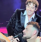 Jonas Arcos, entre el público en el Roig Arena.