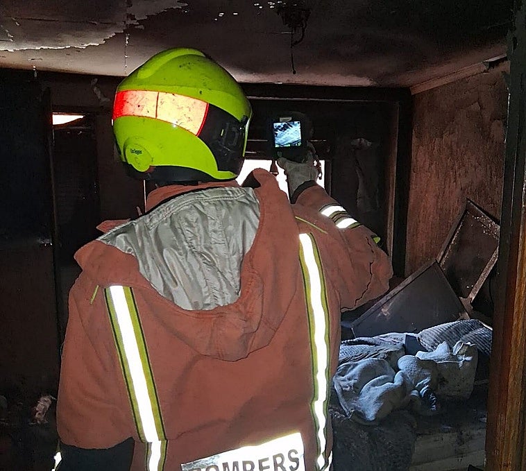 Cuatro personas atendidas por inhalación de humo en el incendio de una vivienda de Albaida