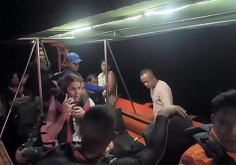 Los equipos de rescate reanudan la búsqueda de los cuatro españoles desaparecidos en un naufragio en Indonesia