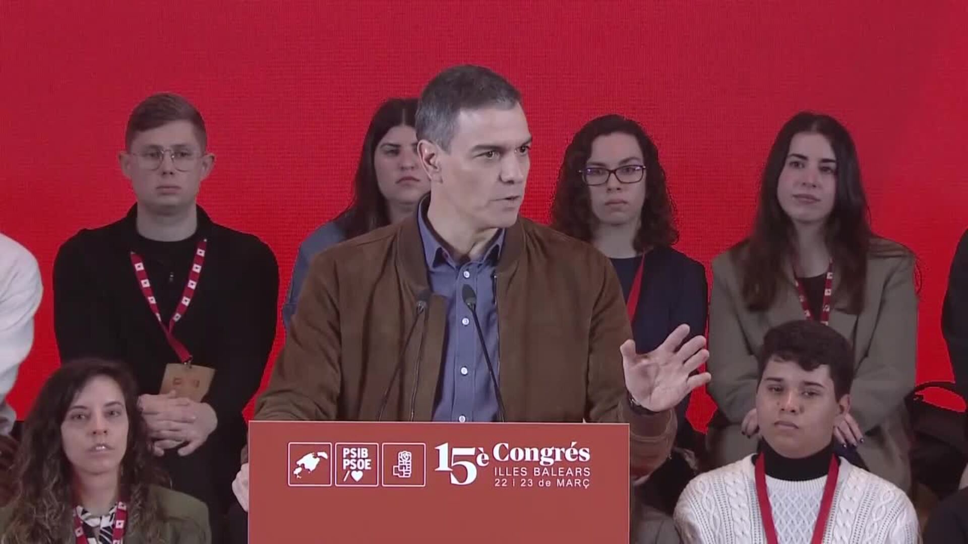 Sánchez carga contra "el pacto del Ventorro" y dice que Feijóo lo quiere replicar en el país