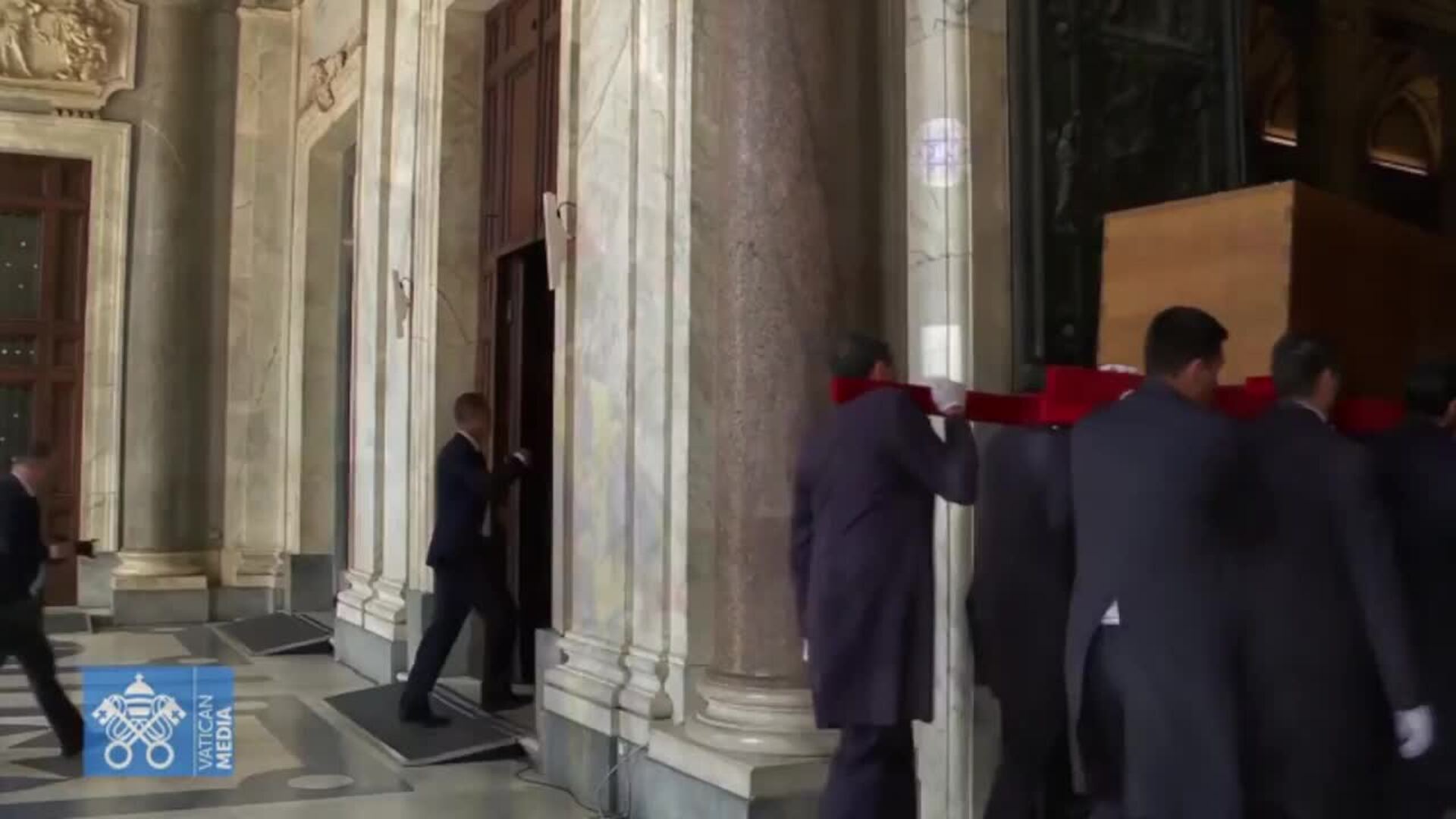 El féretro del Papa Francisco, a su llegada a la Basílica de Santa María la Mayor