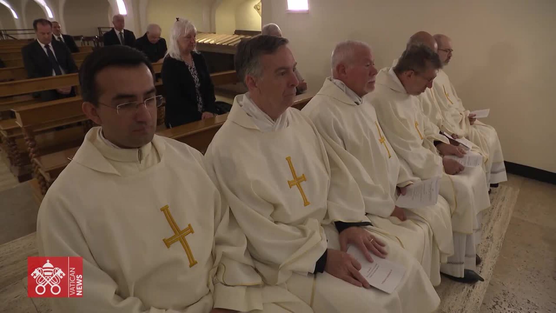 León XIV celebra misa en las Grutas Vaticanas junto a la tumba de San Pedro