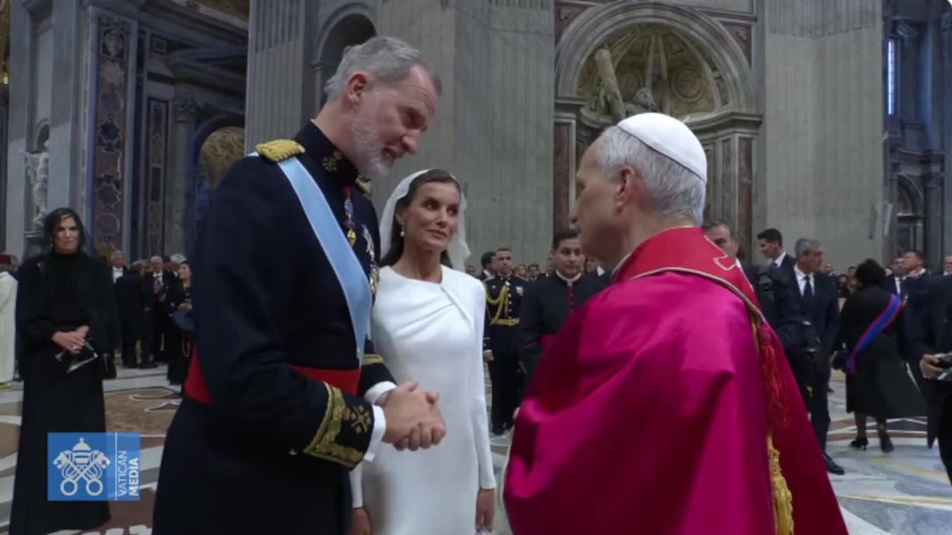 El Papa León XIV saluda a los reyes Felipe VI y Letizia