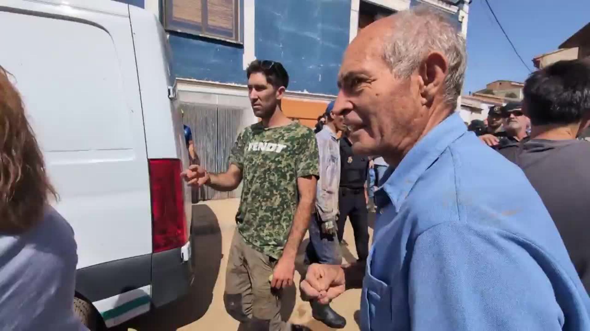 Afectados por las tormentas cargan contra Azcón en Azuara: "Fue el pueblo quien nos salvó"