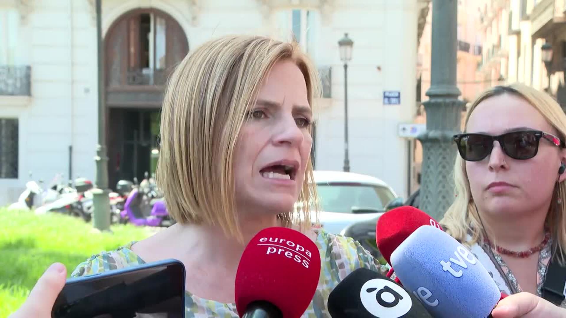 Bernabé traslada su "cariño y reconocimiento" a Maribel Albalat como alcaldesa de Paiporta