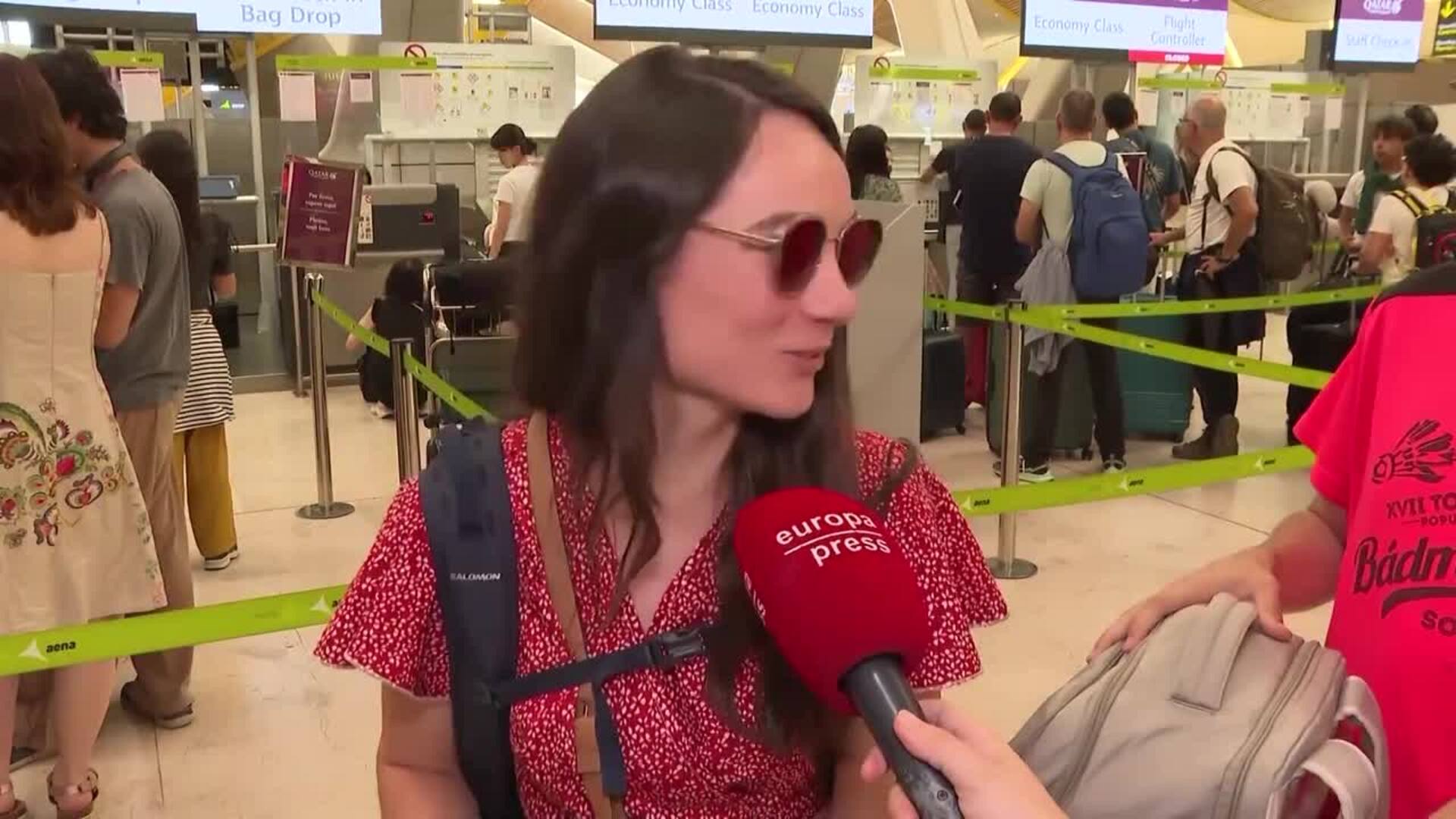 La normalidad vuelve a la T4 de Barajas, con avisos de las aerolíneas y pasajeros "precavidos"