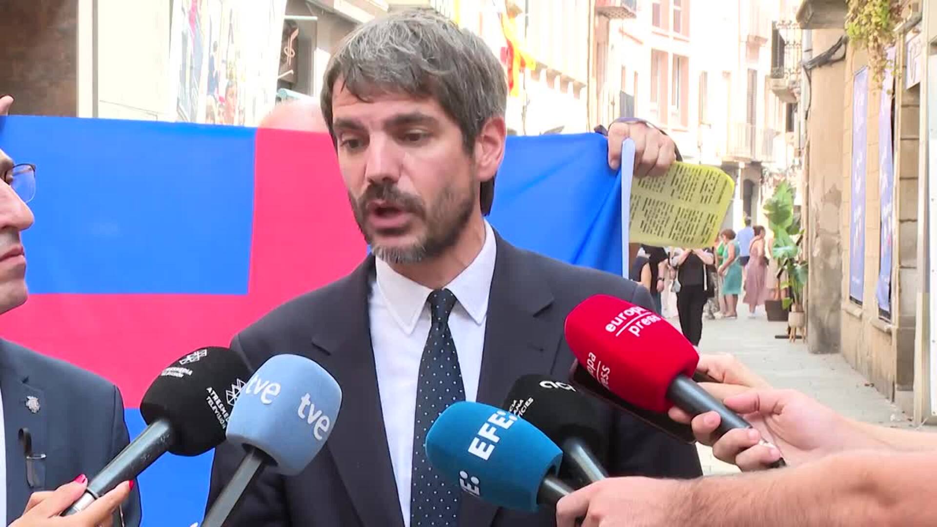 Urtasun pide al PSOE que "deje de bloquear la retribución de los permisos parentales"
