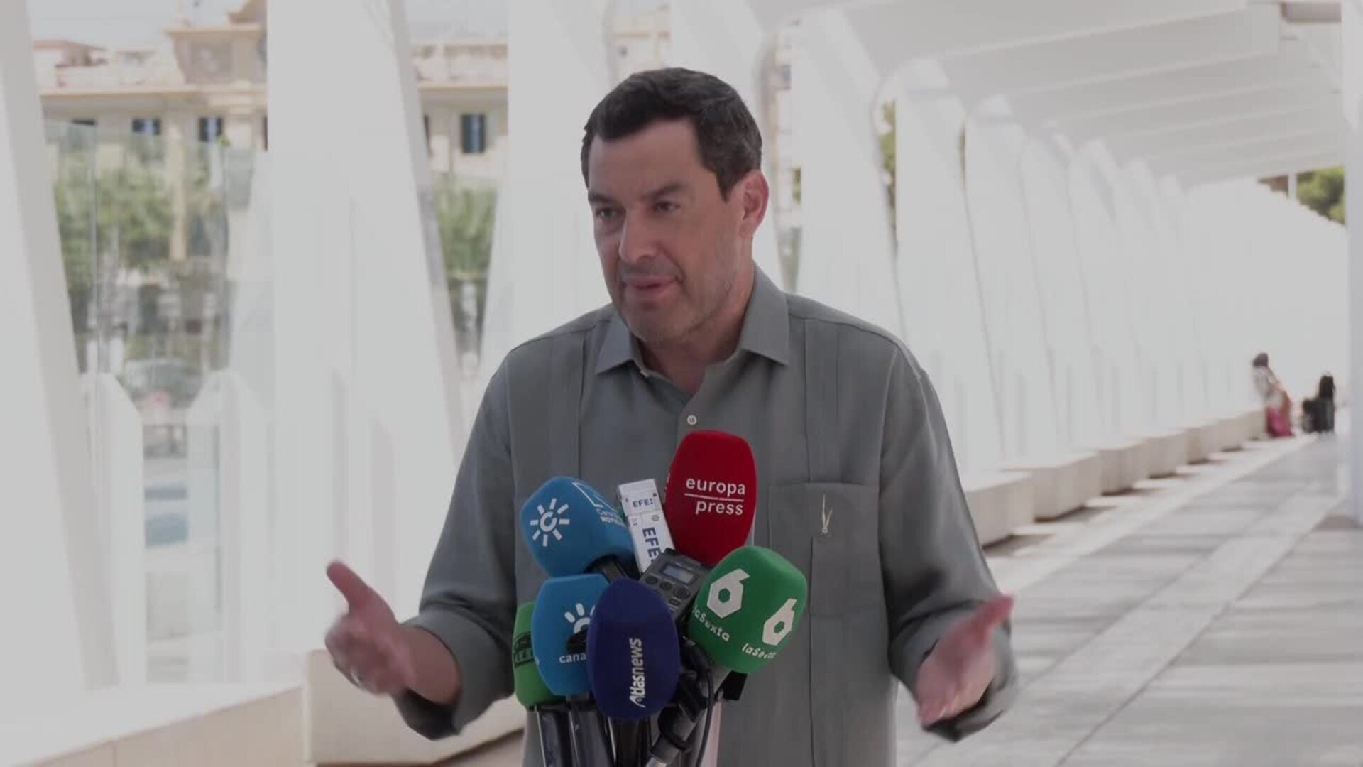 Moreno critica la demora de Sánchez ante incendios: "Reacción tardía"