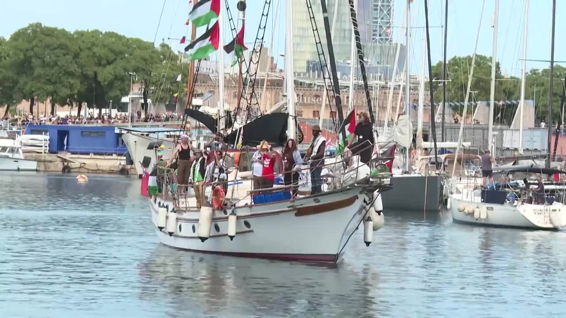 Greta Thunberg embarca en la Global Sumud Flotilla rumbo a Gaza con otras 300 personas