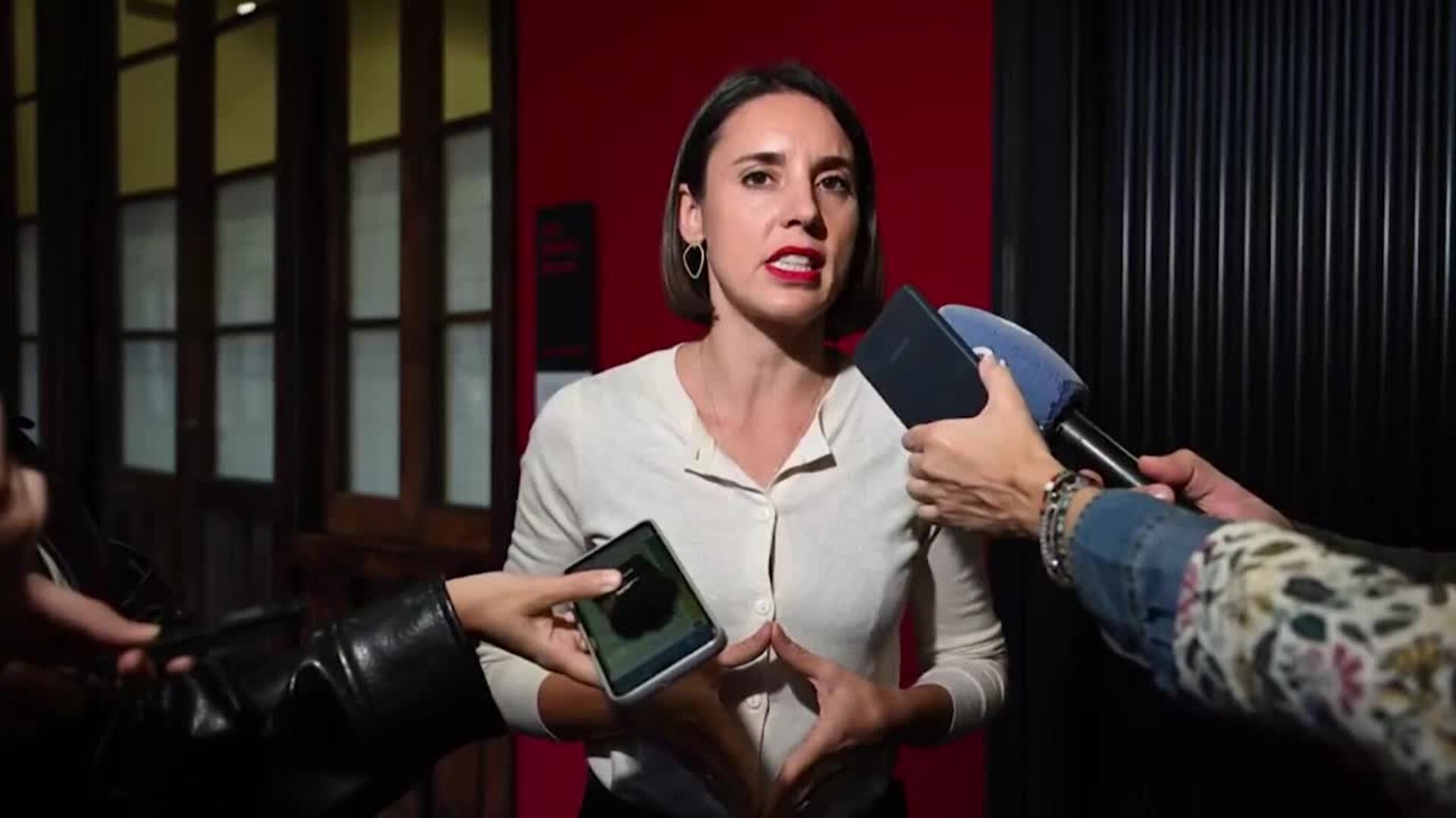 Montero (Podemos) elogia el papel de los jóvenes que "paran al fascismo"