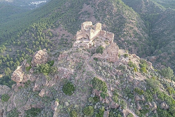 Marines trabaja en la recuperación de la alcazaba del Castillo del Real