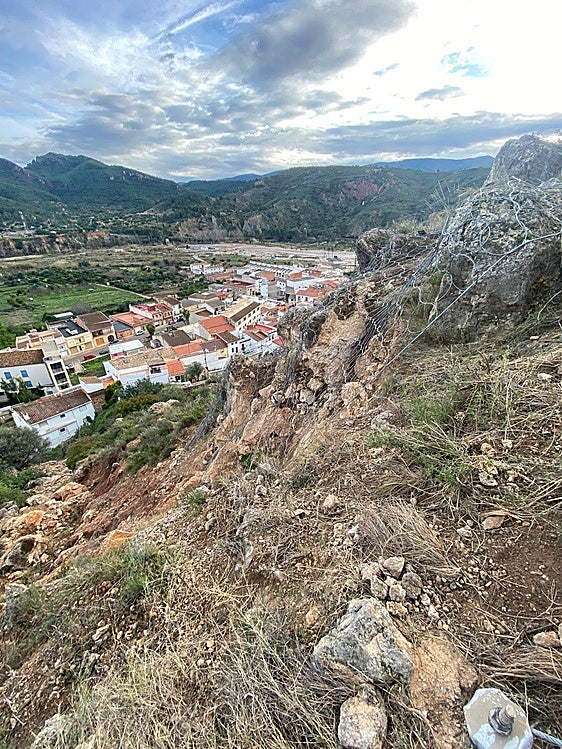 La Diputación actúa en Gestalgar para evitar desprendimientos y proteger las casas