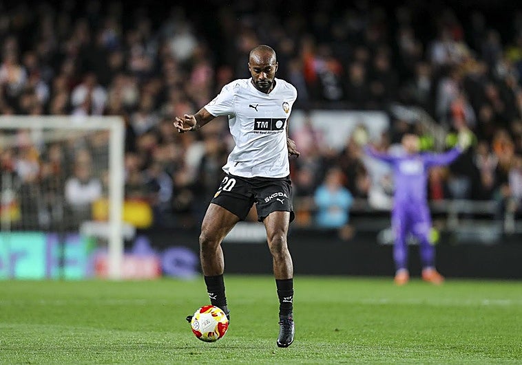 El Valencia cojea por la banda derecha