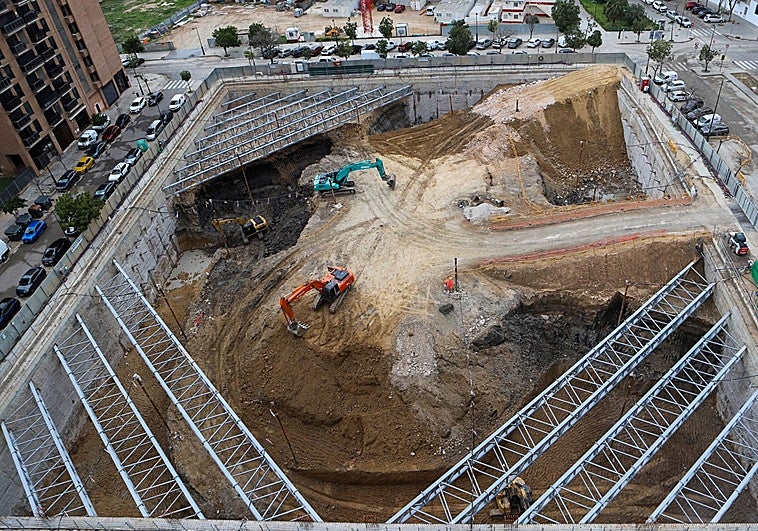 El gran socavón que anticipa la nueva 'macro-sede' de Hacienda en Valencia