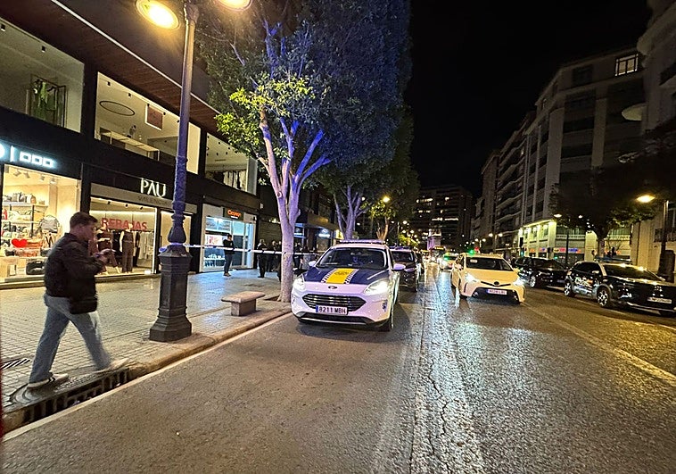Dos falsos repartidores atracan y rocían con gas pimienta a una joyera en el centro de Valencia