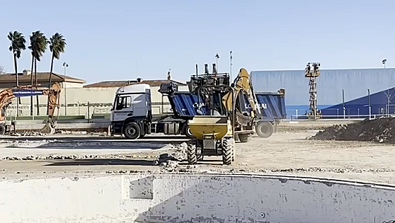Alginet avanza en la reconstrucción del polideportivo para poder reabrir la piscina este verano