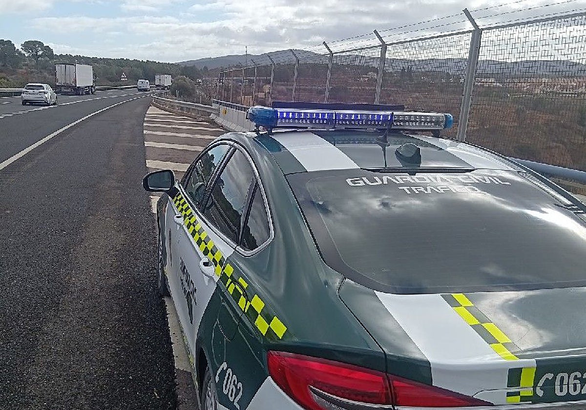 La Guardia Civil investiga a un hombre por conducir a más de 220 km/h ...