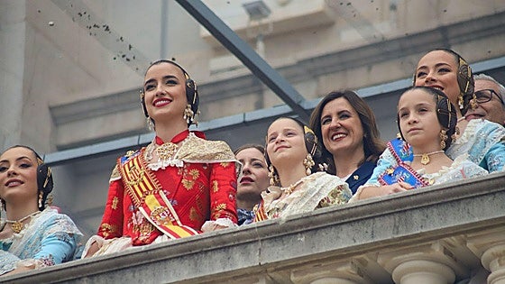 Los invitados de hoy miércoles al balcón del Ayuntamiento: una actriz ganadora de dos Goya, un cantante de éxito y referentes del mundo del deporte