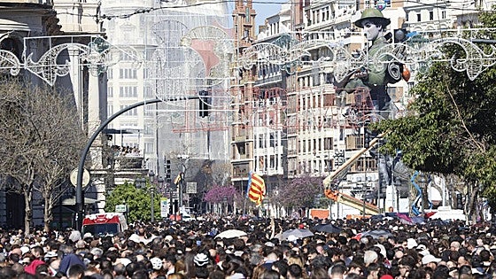 Once heridos y cuarenta y nueve personas atendidas por lipotimia en la mascletà de hoy viernes