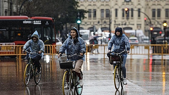 Aemet lanza su previsión del tiempo y confirma el regreso de las lluvias y el viento este viernes a la Comunitat