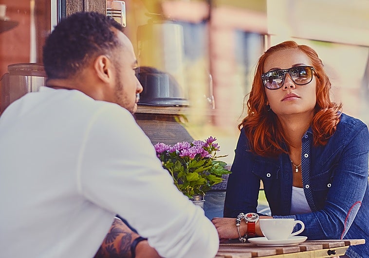 Los psicólogos coinciden: «La señal más clara de baja autoestima es explicarte de más, justificarte»