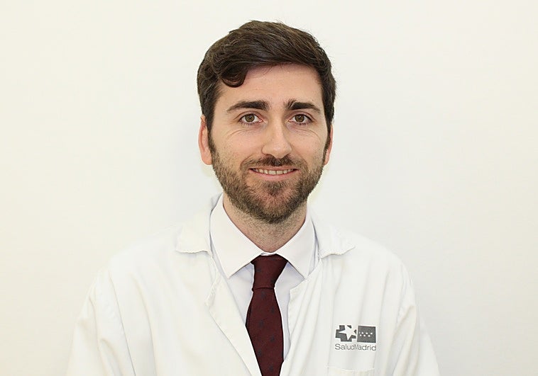 Borja Quiroga, nefrólogo: «Es un mito que tengamos que beber dos litros de agua al día»