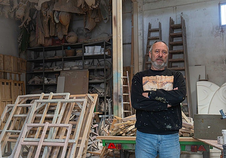 Huida de artistas falleros de Valencia a las juntas locales de los pueblos