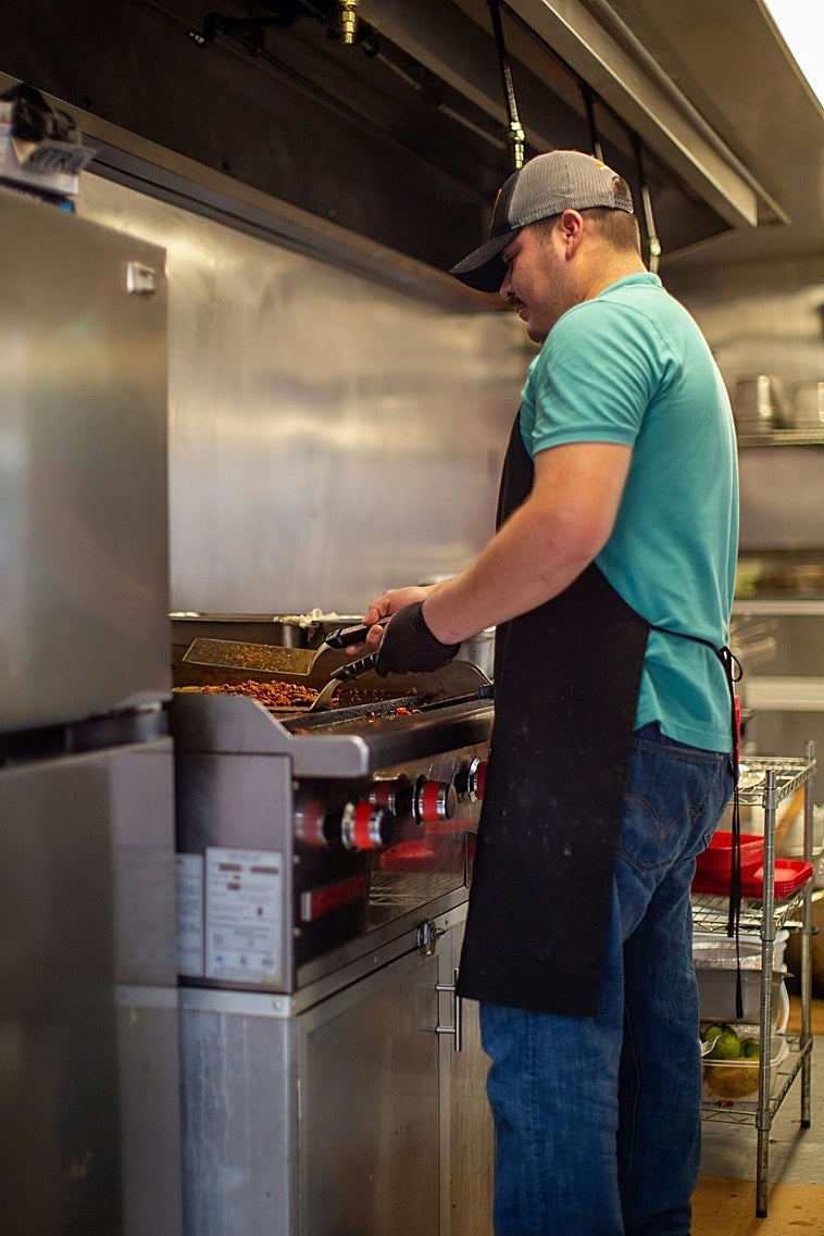 La justicia obliga a indemnizar con 1.435,36 euros a un empleado despedido por reproducir el 'Cara al sol' y no poder defenderse