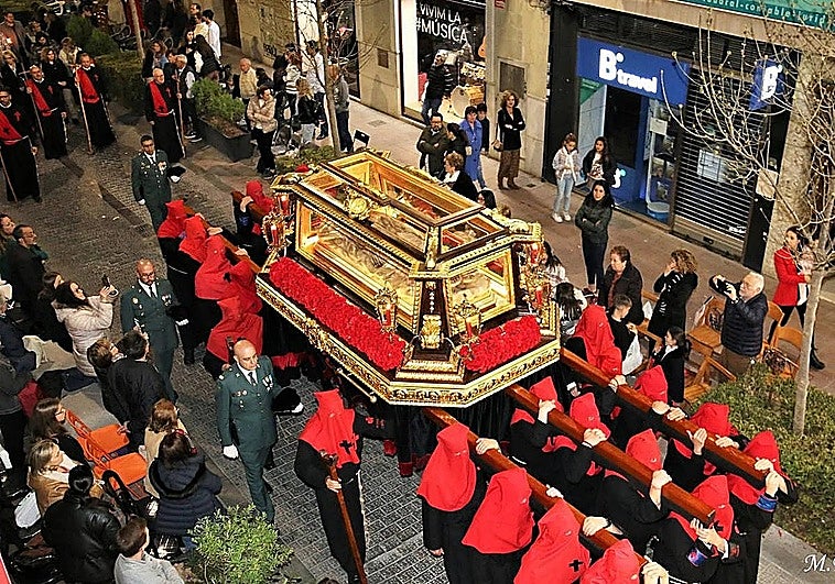 Normalidad en la Semana Santa de Alzira y Xàtiva con algunas distinciones de género