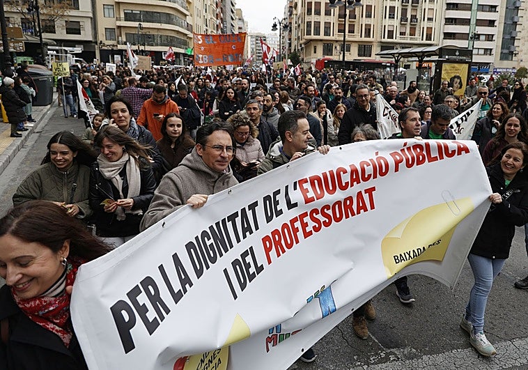 Educación negociará la subida salarial tras Semana Santa y el profesorado eleva la presión