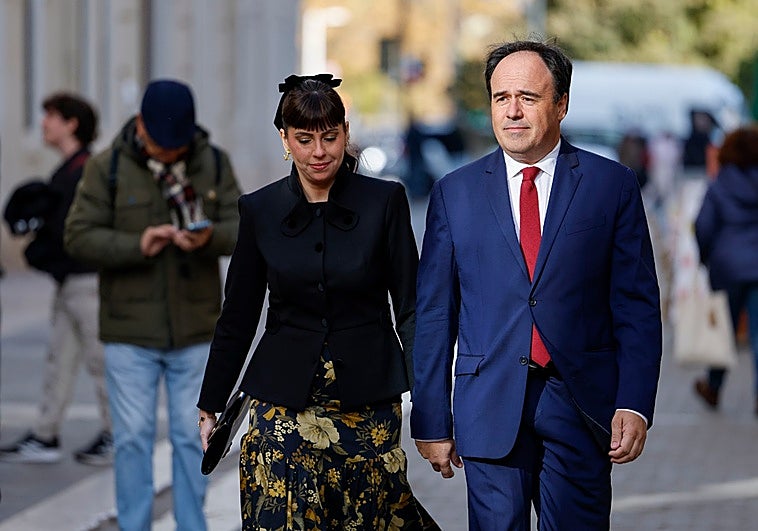 La pareja de Pérez Llorca acreditó más experiencia en puestos de administrativa que el resto de aspirantes a la plaza