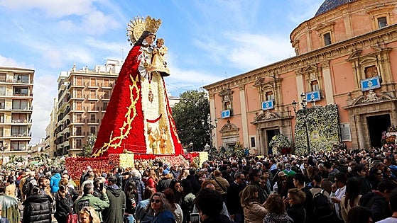 Esto es lo que ha sucedido este año con las flores de la Ofrenda a la Virgen en Valencia
