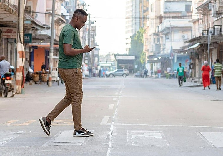 La polémica campaña de la DGT que ha hecho estallar a las asociaciones de peatones