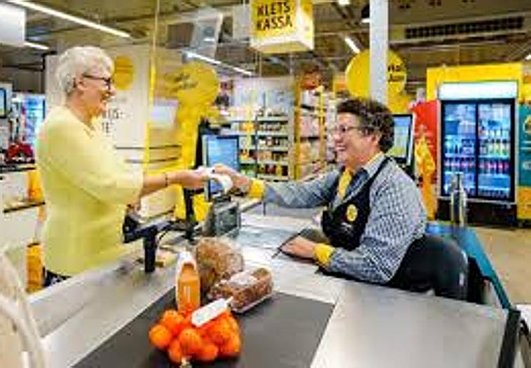 Charlas de supermercado y otros casos de éxito en Europa para combatir la soledad no deseada